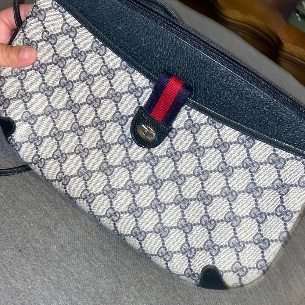 Two beautiful Authentic GUCCI Accessory purses.